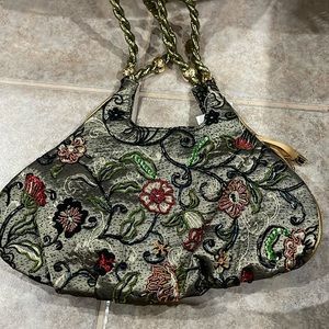 Vintage handbag with beading detail on one side. Detail shoulder straps.